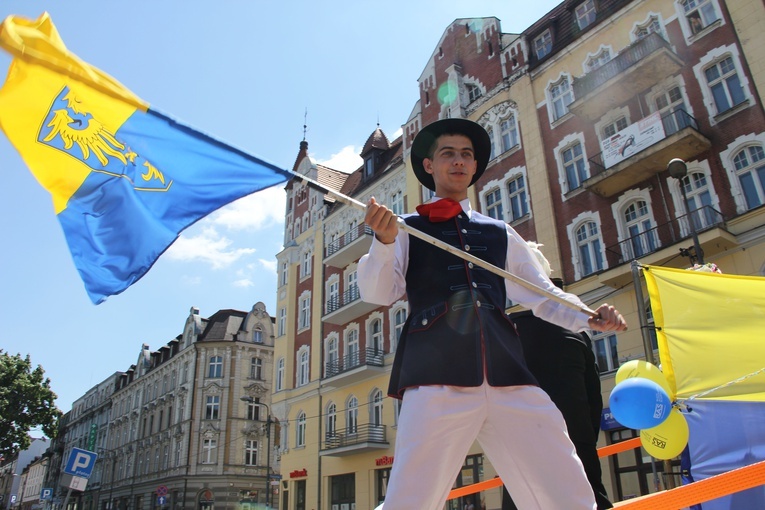 Odzyskanie przez Polskę niepodległości to proces skomplikowany i rozciągnięty w czasie