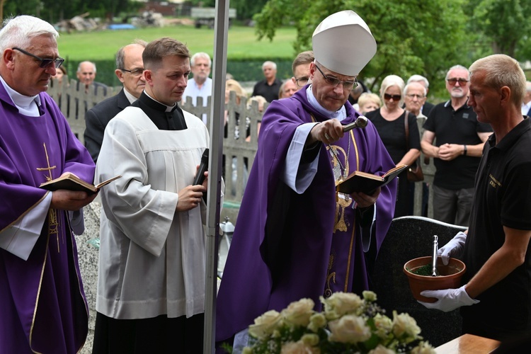 Byczeń. Pogrzeb ks. Władysława Wichrowicza