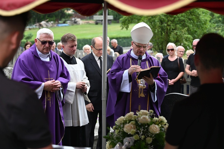 Byczeń. Pogrzeb ks. Władysława Wichrowicza