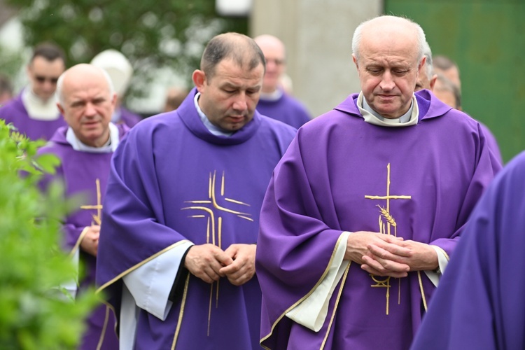 Byczeń. Pogrzeb ks. Władysława Wichrowicza