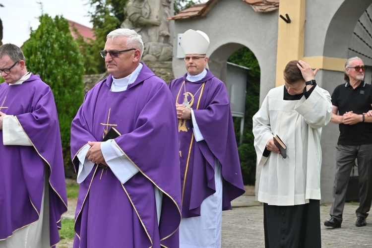 Byczeń. Pogrzeb ks. Władysława Wichrowicza