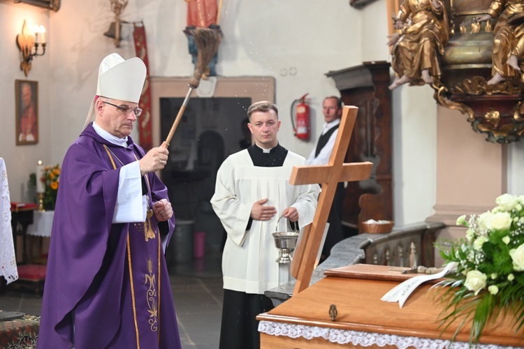 Byczeń. Pogrzeb ks. Władysława Wichrowicza