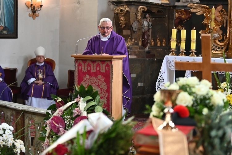 Byczeń. Pogrzeb ks. Władysława Wichrowicza