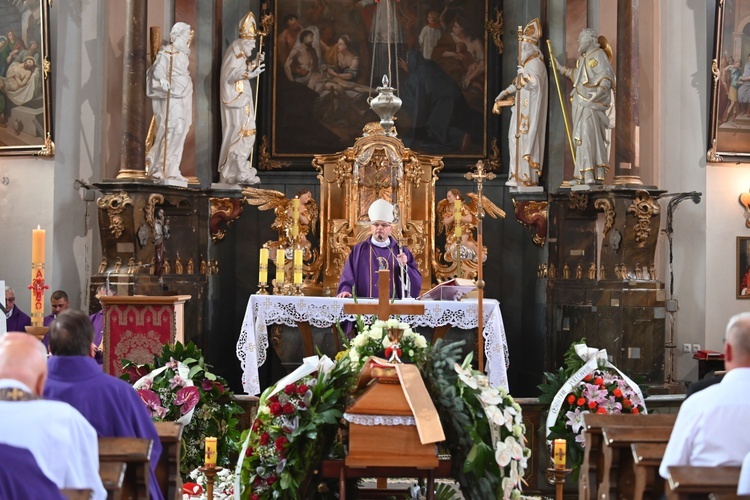 Byczeń. Pogrzeb ks. Władysława Wichrowicza