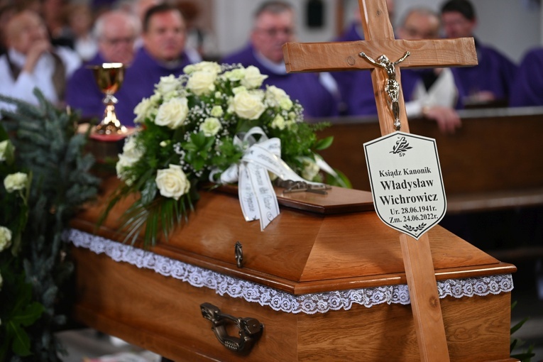 Byczeń. Pogrzeb ks. Władysława Wichrowicza