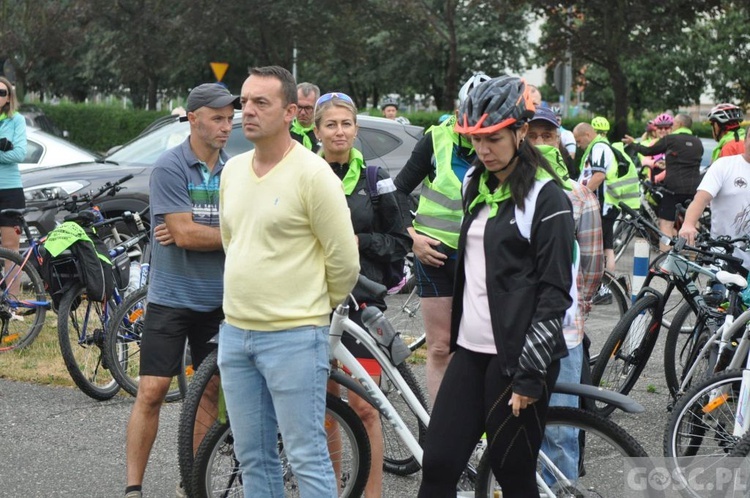 Głogów. Pątnicy na rowerach zmierzają na Jasną Górę