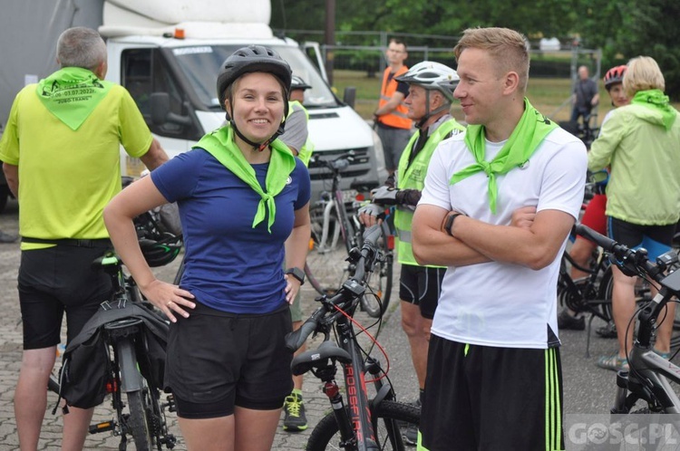 Głogów. Pątnicy na rowerach zmierzają na Jasną Górę