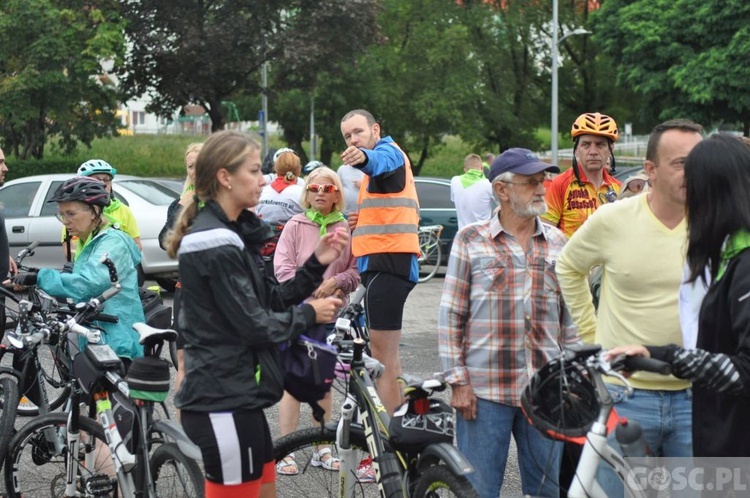 Głogów. Pątnicy na rowerach zmierzają na Jasną Górę