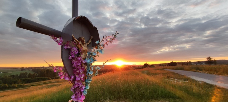 Kościoły, kapliczki i krzyże z Szerzyn i okolic