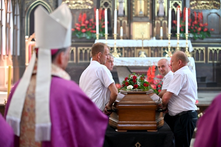 Zmarł Andrzej Czub, wieloletni nadzwyczajny szafarz i lider Odnowy w Duchu Świętym