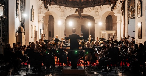 W pierwszym koncercie wystąpiła m.in. Orkiestra Symfoniczna Polskiej Filharmonii Bałtyckiej.