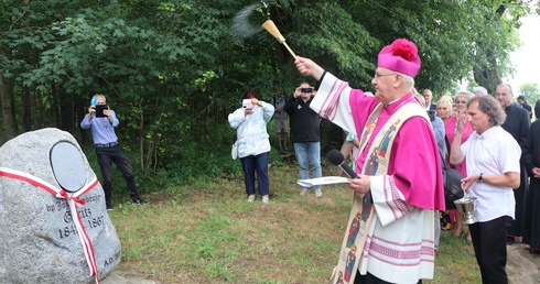 Bałdy. Osłonięto głaz upamiętniający bp. Józefa Geritza