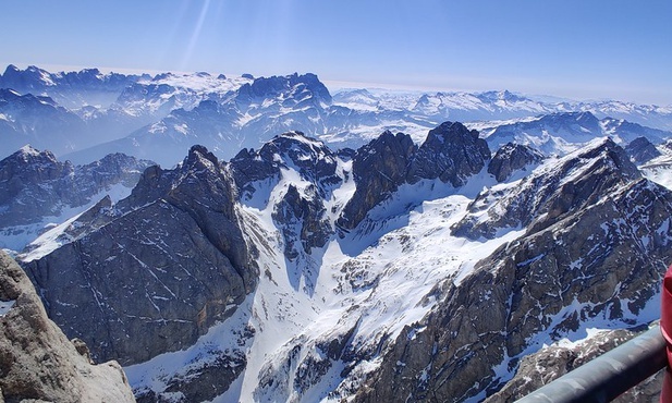 6 osób zginęło, 9 rannych w wyniku oderwania się fragmentu skalnego w Dolomitach