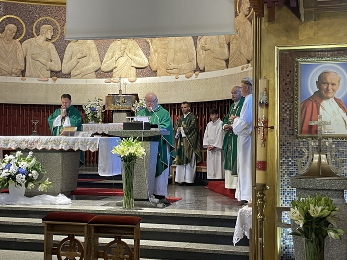 Wprowadzenie nowego proboszcza, ks. Adama Bożka, w parafii św. Maksymiliana w Ciścu