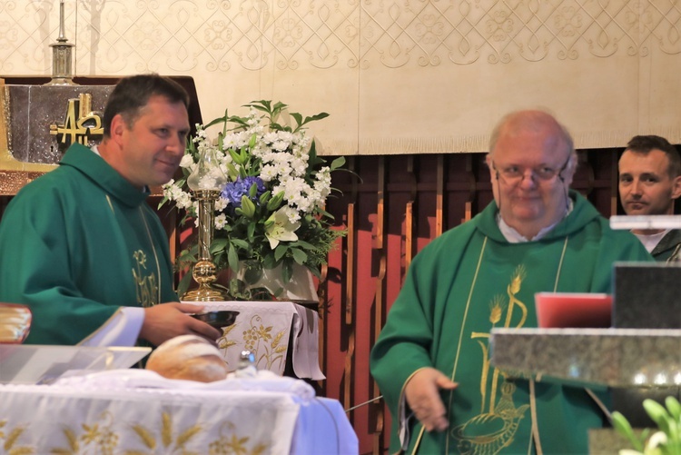 Wprowadzenie nowego proboszcza, ks. Adama Bożka, w parafii św. Maksymiliana w Ciścu