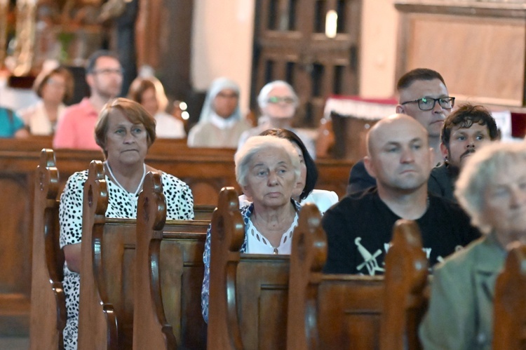 Paweł Dudzik zagrał dla Maryi w Świdnicy i  Krajanowie