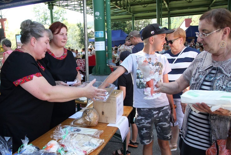 Rajcza przyjęła relikwie Prymasa Tysiąclecia oraz kapelana Solidarności