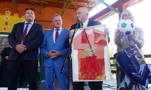 Rajcza przyjęła relikwie Prymasa Tysiąclecia oraz kapelana Solidarności