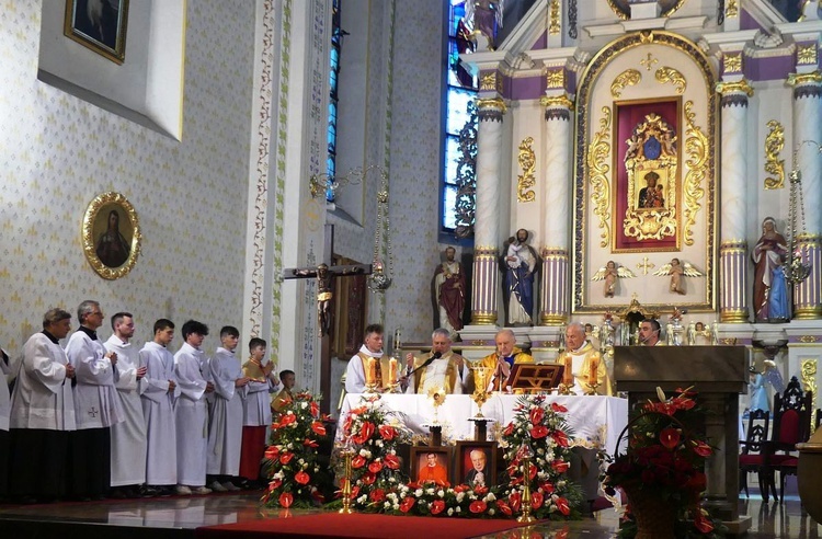 Rajcza przyjęła relikwie Prymasa Tysiąclecia oraz kapelana Solidarności