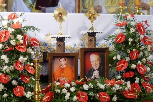 Rajcza przyjęła relikwie Prymasa Tysiąclecia oraz kapelana Solidarności