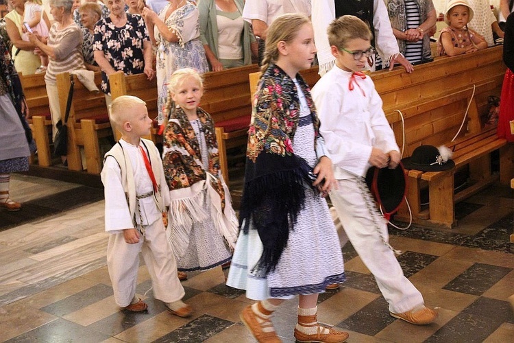 Rajcza przyjęła relikwie Prymasa Tysiąclecia oraz kapelana Solidarności