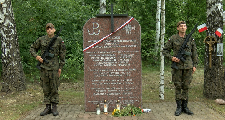 W Niedziałkach, na terenie parafii Lipowiec Kościelny, od lat odbywają się w lipcu patriotyczne uroczystości.