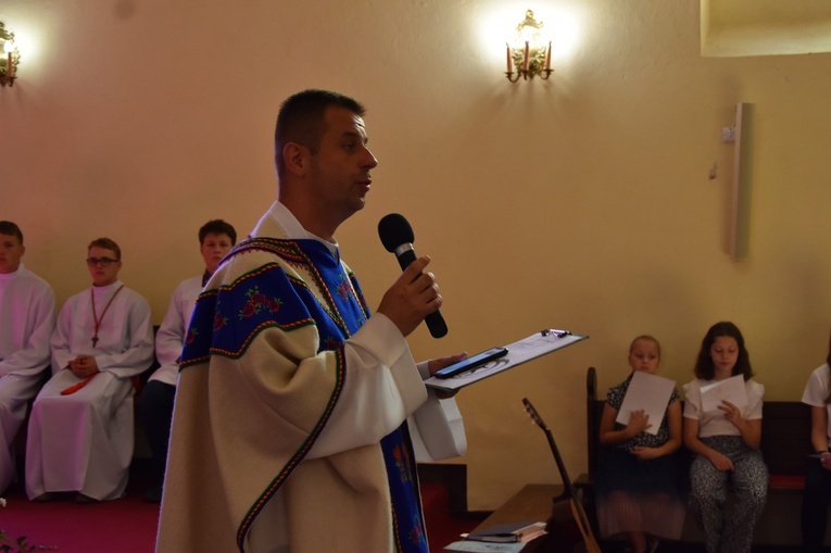 Mokrzeszów powitał nowego pasterza. Przygotowali góralski akcent