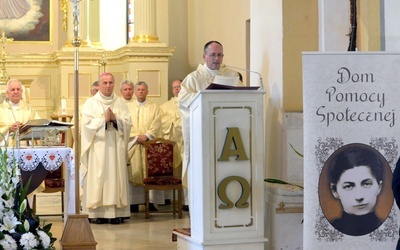 Dekret Stolicy Apostolskiej odczytał ks. prał. Albert Warso.