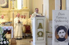 Dekret Stolicy Apostolskiej odczytał ks. prał. Albert Warso.