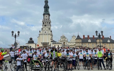 Pielgrzymi rowerowi dotarli na Jasną Górę