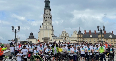 Pielgrzymi rowerowi dotarli na Jasną Górę