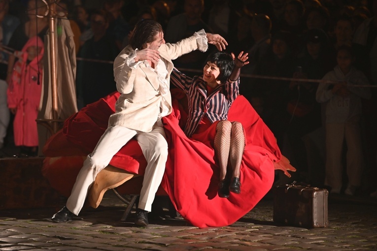 Płonąca żyrafa i „Trzy Oblicza Salvadora Dali” drugiego dnia Festiwalu Teatru Otwartego