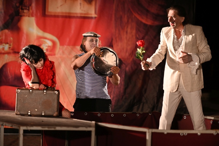 Płonąca żyrafa i „Trzy Oblicza Salvadora Dali” drugiego dnia Festiwalu Teatru Otwartego