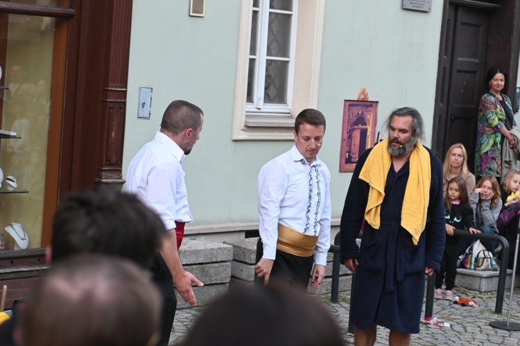 Płonąca żyrafa i „Trzy Oblicza Salvadora Dali” drugiego dnia Festiwalu Teatru Otwartego