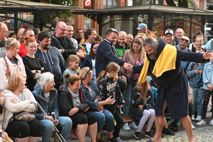 Płonąca żyrafa i „Trzy Oblicza Salvadora Dali” drugiego dnia Festiwalu Teatru Otwartego