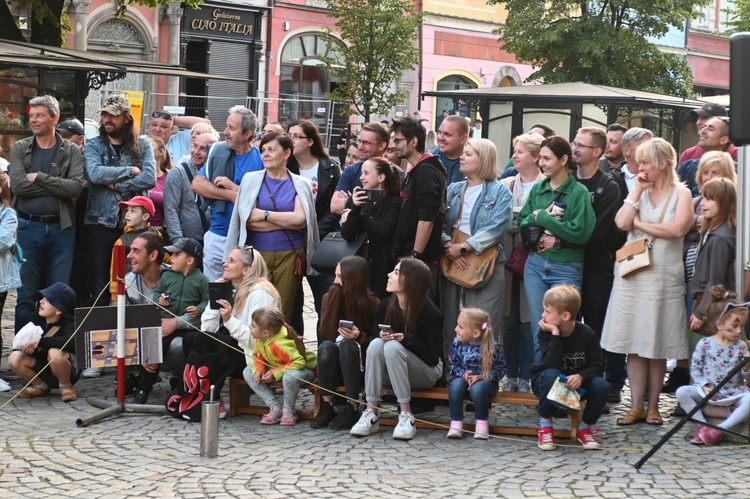 Płonąca żyrafa i „Trzy Oblicza Salvadora Dali” drugiego dnia Festiwalu Teatru Otwartego