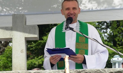 Ks. Adrian Trzopek wygłosił homilię o małżeńskim prawie wizji życia.