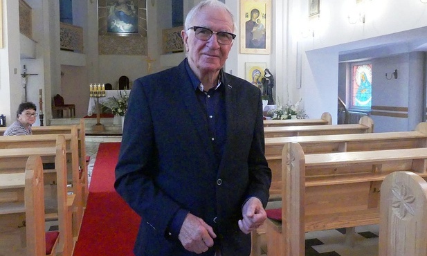 Jubilat Antoni Piechniczek w wiślańskim kościele po Mszy św. z okazji jego 80. urodzin i w 40 lat po zdobyciu przez polską kadrę trzeciego miejsca na mundialu w Hiszpanii.