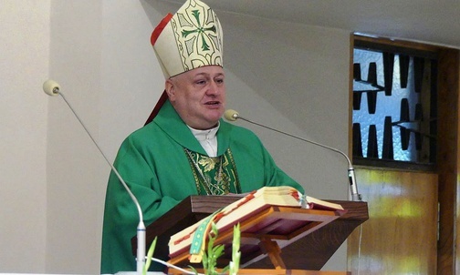 Bp Piotr Greger przypomniał dziś w Wiśle ostatni największy piłkarski sukces reprezentacji Polski na mundialu.
