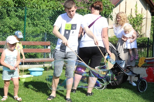 Dzień Rodziny przy papieskiej szkole w Porąbce-Kozubniku