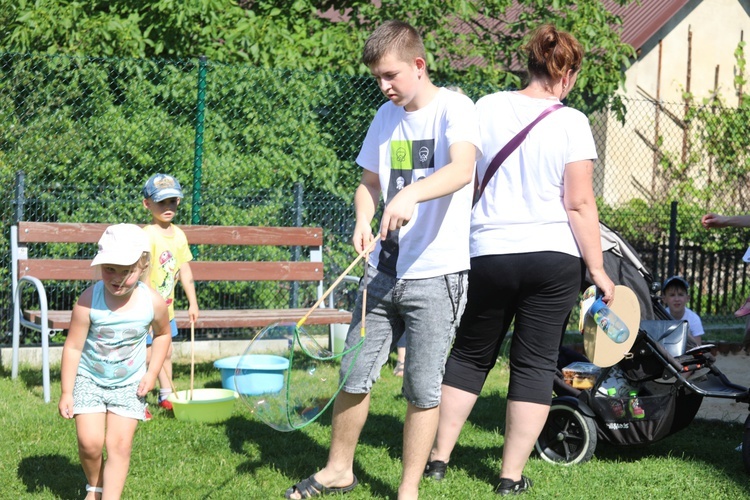 Dzień Rodziny przy papieskiej szkole w Porąbce-Kozubniku