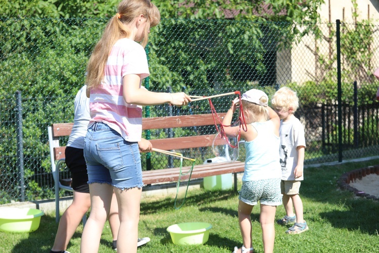 Dzień Rodziny przy papieskiej szkole w Porąbce-Kozubniku