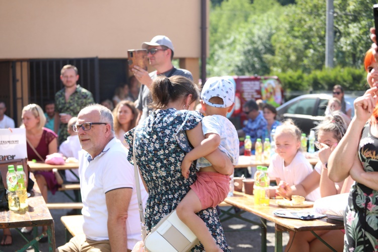 Dzień Rodziny przy papieskiej szkole w Porąbce-Kozubniku