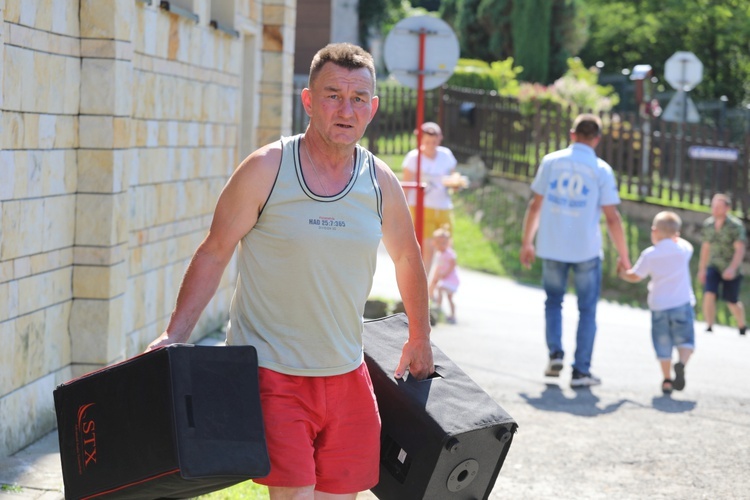 Dzień Rodziny przy papieskiej szkole w Porąbce-Kozubniku