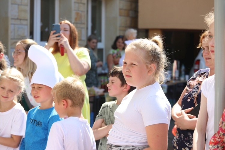 Dzień Rodziny przy papieskiej szkole w Porąbce-Kozubniku