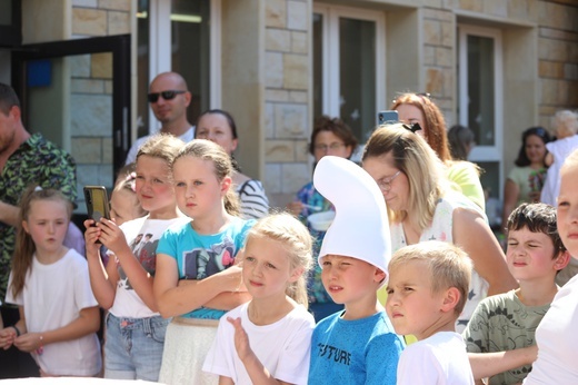 Dzień Rodziny przy papieskiej szkole w Porąbce-Kozubniku