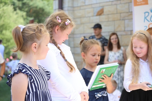 Dzień Rodziny przy papieskiej szkole w Porąbce-Kozubniku