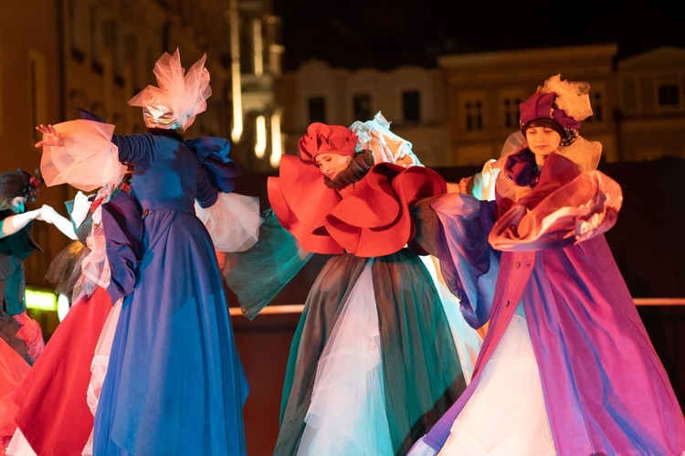 Festiwal Teatru Otwartego zakończył bal kostiumowy