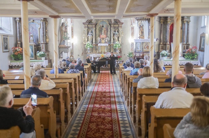 Koncert w Szalejowi Dolnym w ramach cyklu "Koncerty w kościołach zapomnianych"