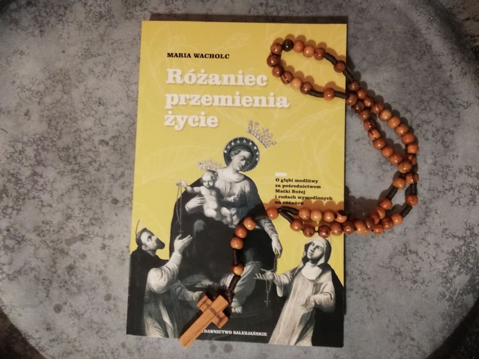 "Różaniec przemienia życie"